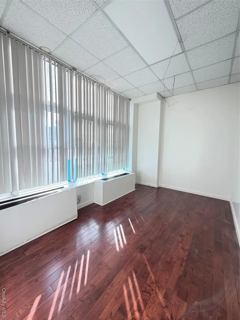 135-11 40th Road Flushing NY 11354