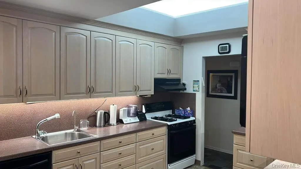 24 Waverly Place Monsey NY 10952