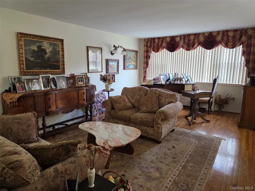 463 Summit Avenue Cedarhurst NY 11516