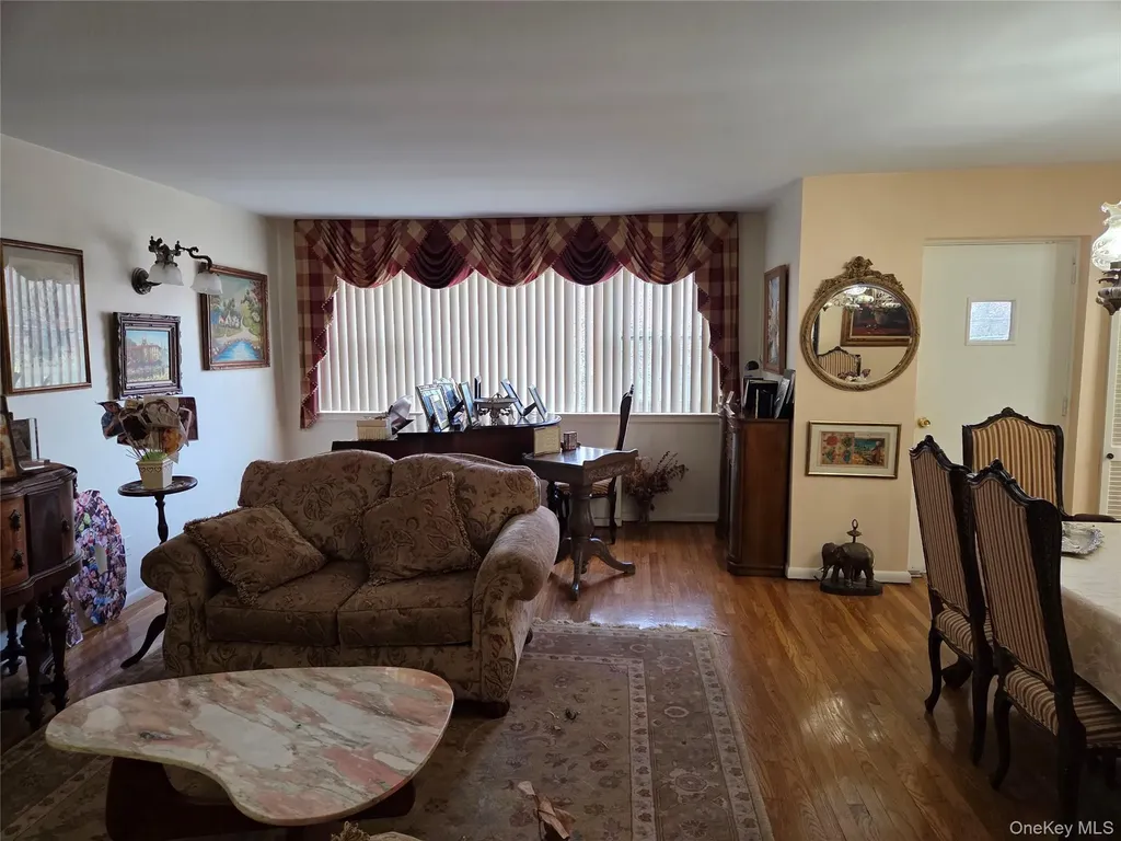 463 Summit Avenue Cedarhurst NY 11516