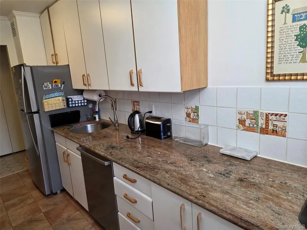 463 Summit Avenue Cedarhurst NY 11516
