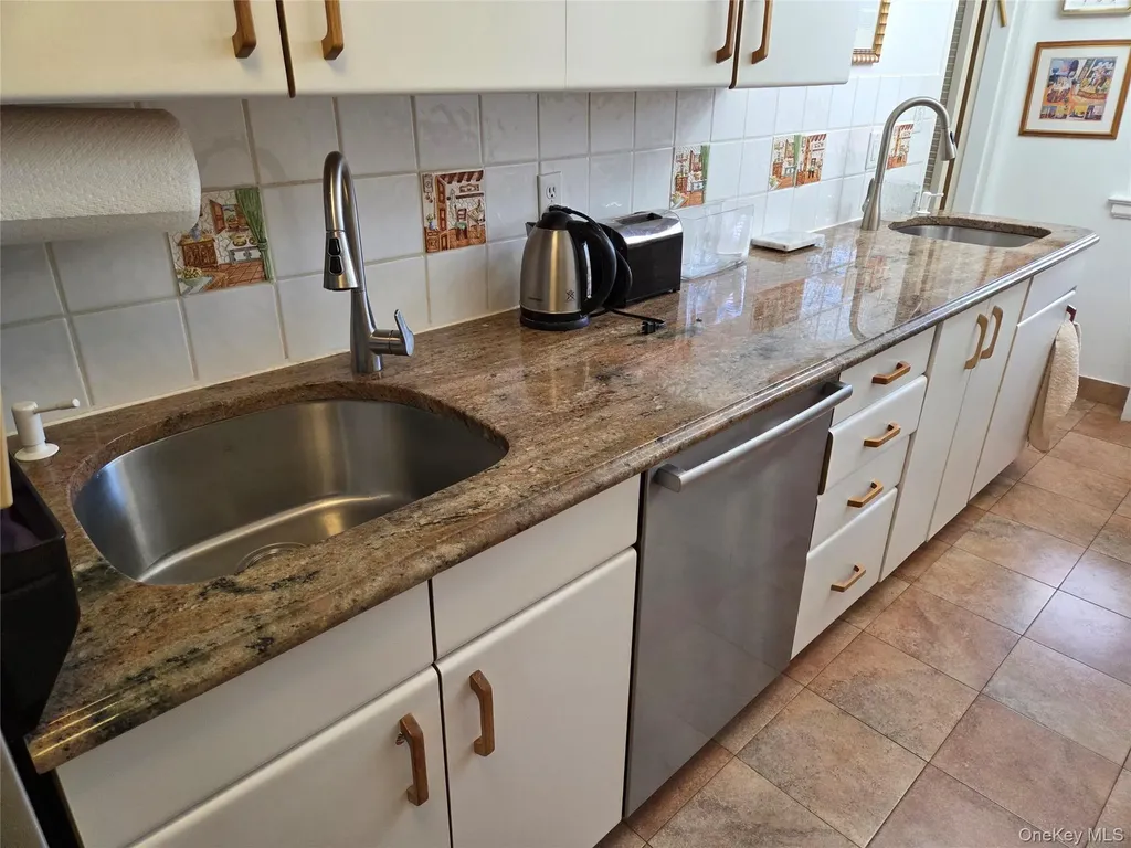 463 Summit Avenue Cedarhurst NY 11516