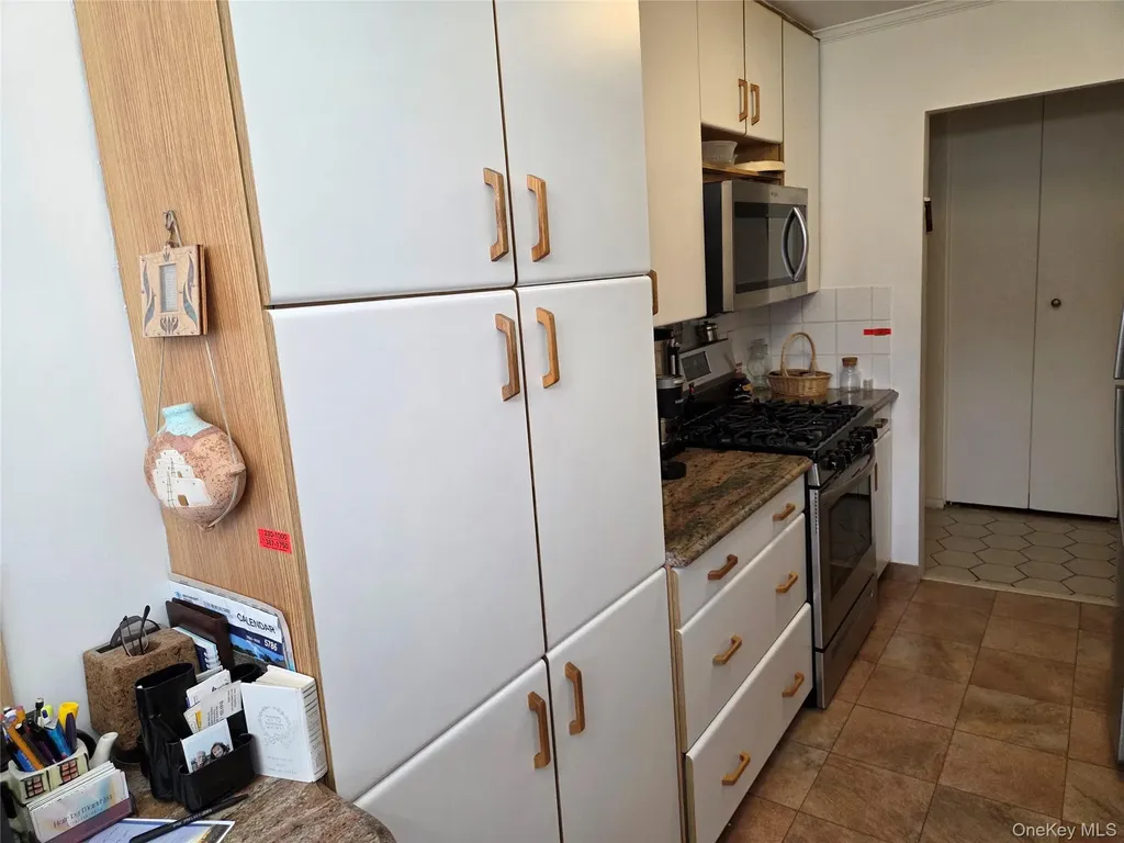 463 Summit Avenue Cedarhurst NY 11516