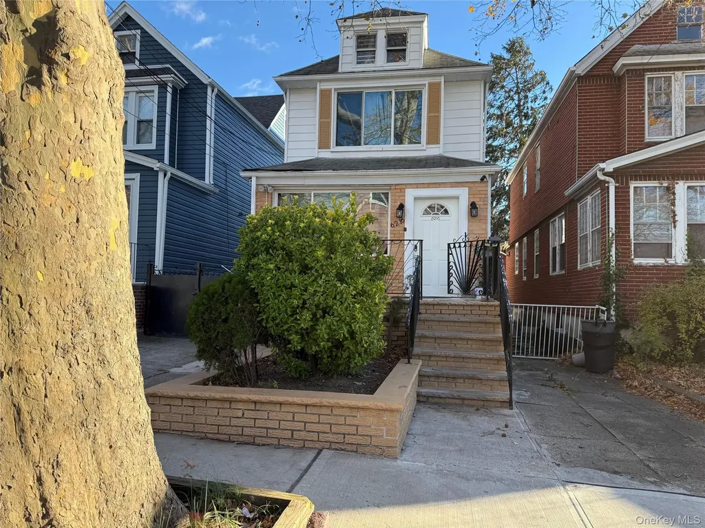 62-16 80th Avenue Glendale NY 11385