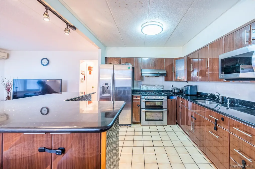 136-24 Maple Avenue Avenue Flushing NY 11355