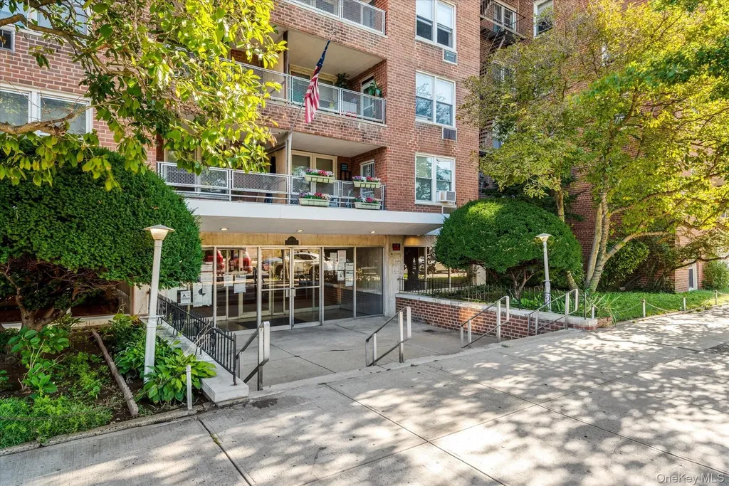 60-11 Broadway Woodside NY 11377