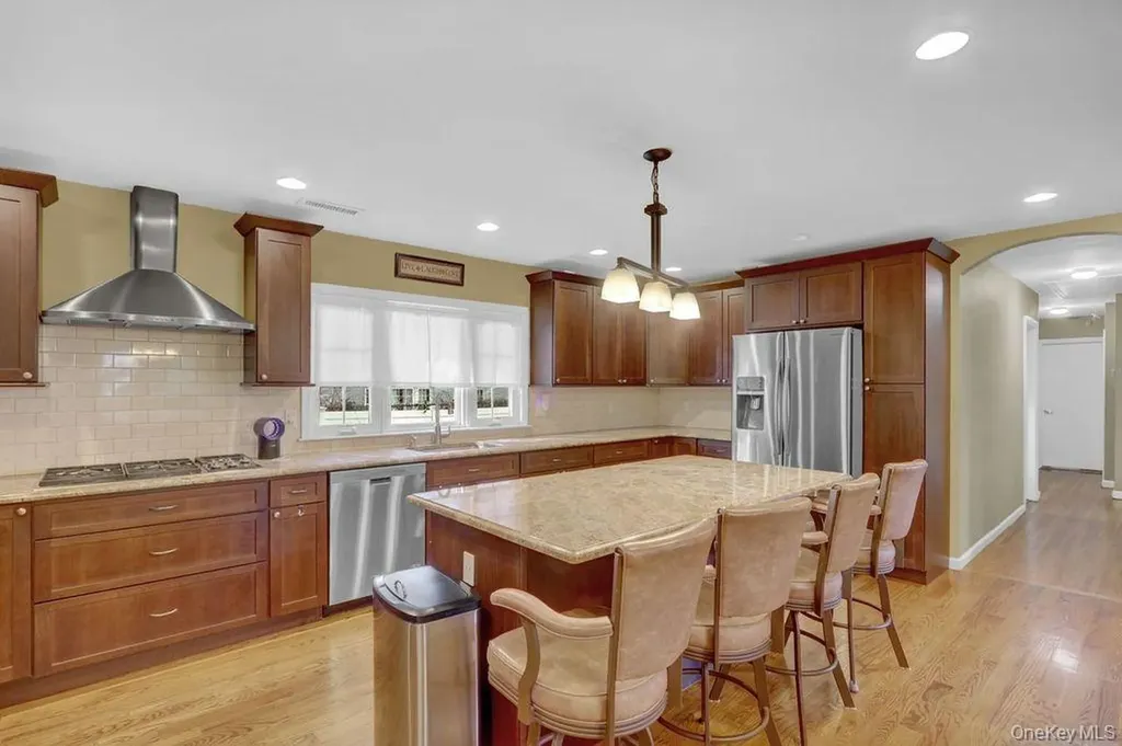 25 Sterling Place Malverne NY 11565
