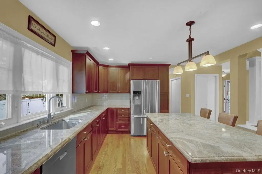 25 Sterling Place Malverne NY 11565