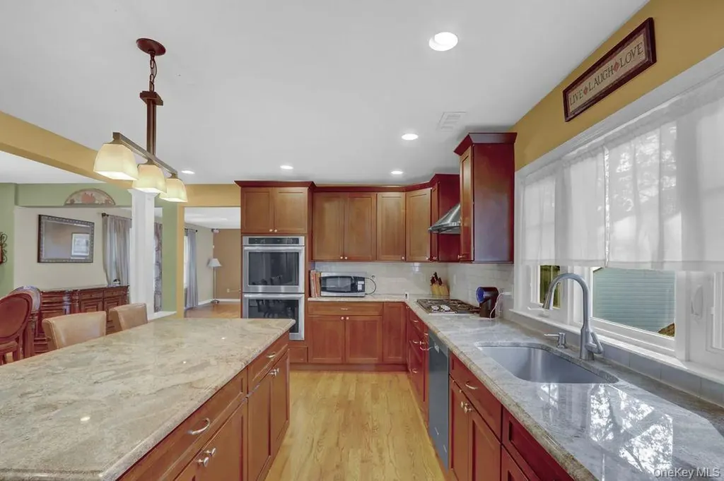 25 Sterling Place Malverne NY 11565