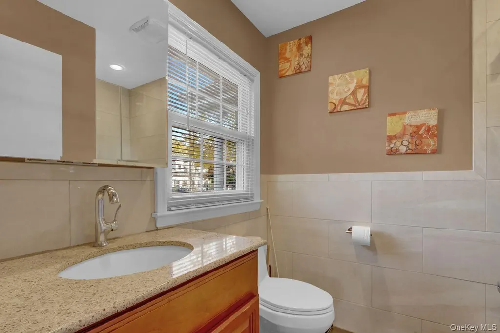 25 Sterling Place Malverne NY 11565
