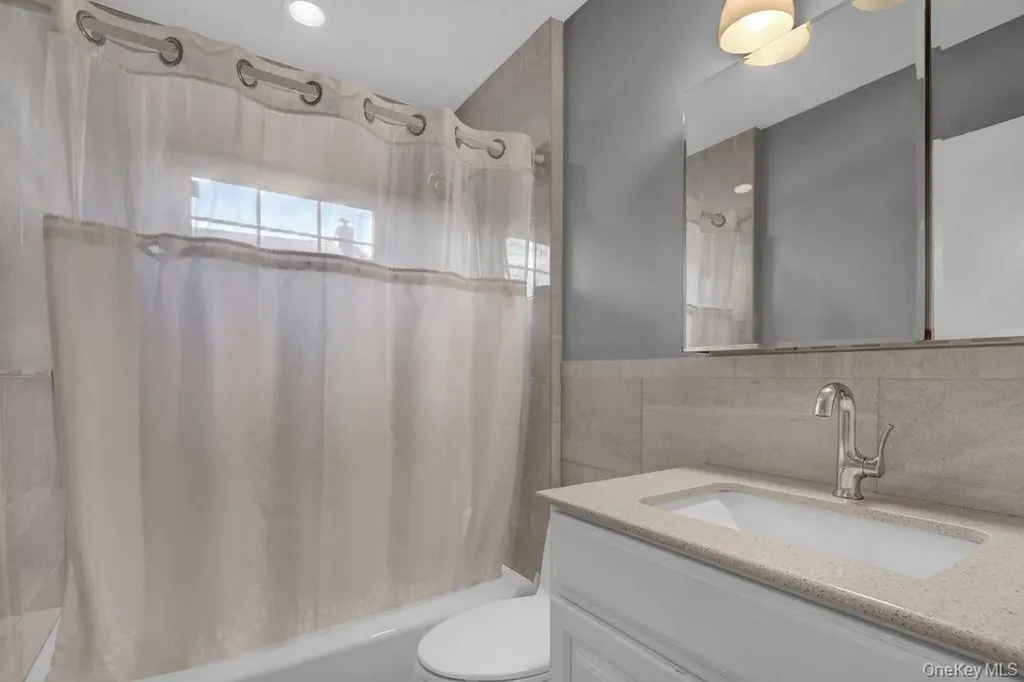 25 Sterling Place Malverne NY 11565