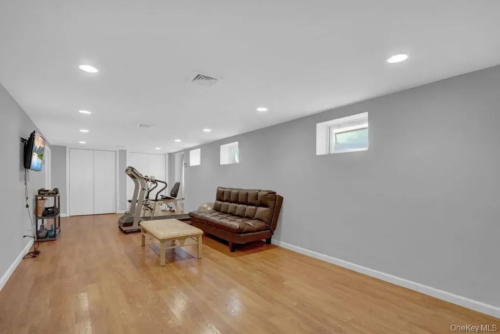 25 Sterling Place Malverne NY 11565