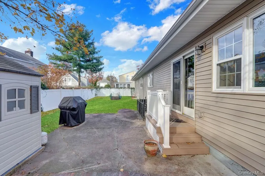 25 Sterling Place Malverne NY 11565