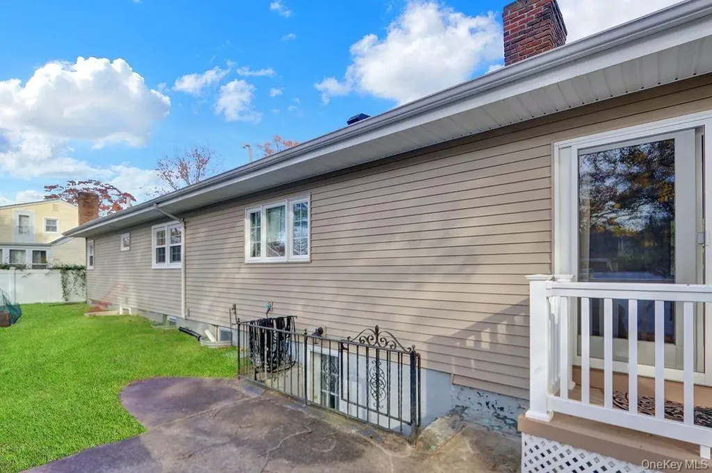 25 Sterling Place Malverne NY 11565