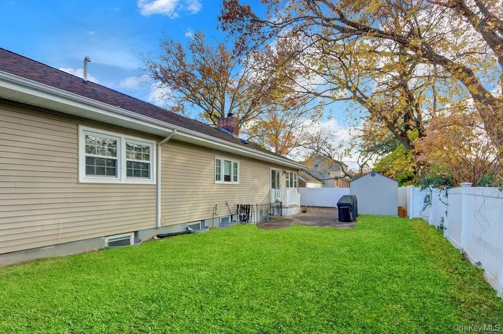 25 Sterling Place Malverne NY 11565
