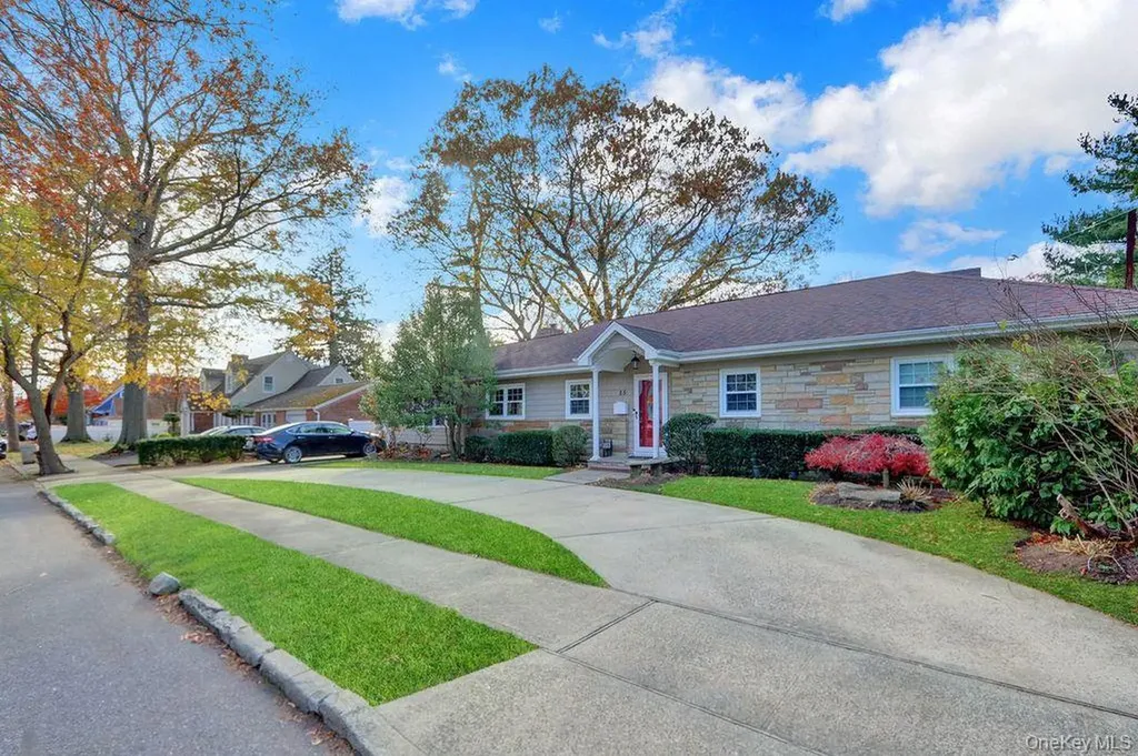 25 Sterling Place Malverne NY 11565