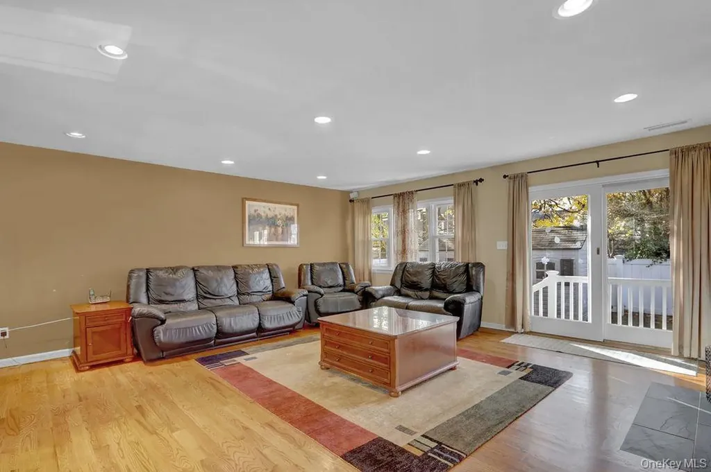 25 Sterling Place Malverne NY 11565