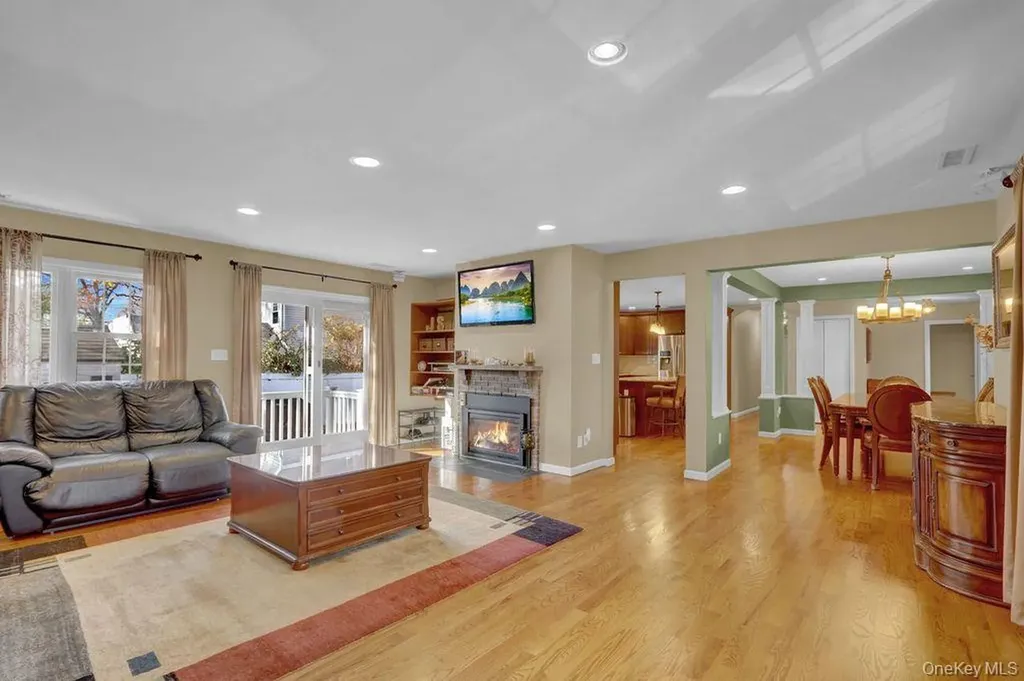 25 Sterling Place Malverne NY 11565