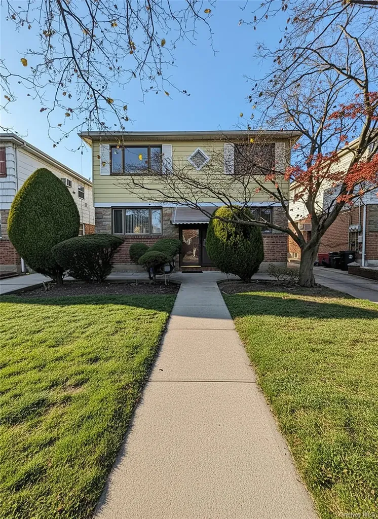 15520 Killarney Street Howard Beach NY 11414