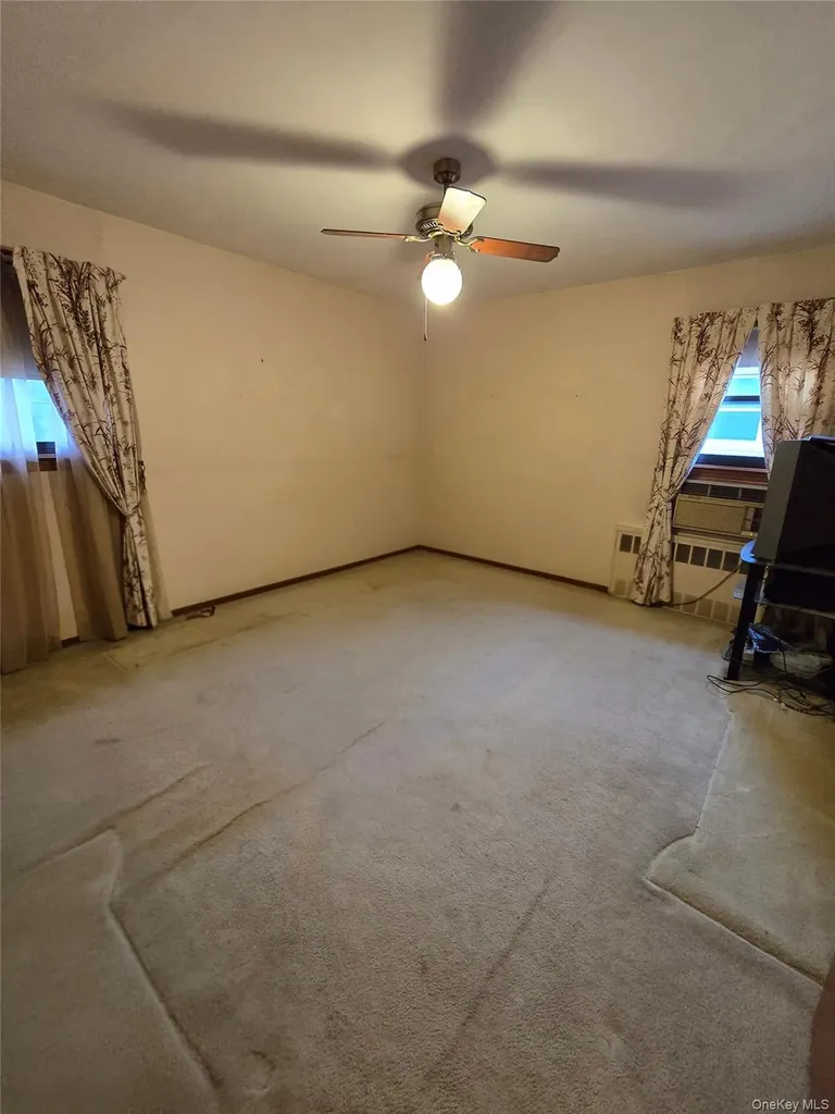15520 Killarney Street Howard Beach NY 11414