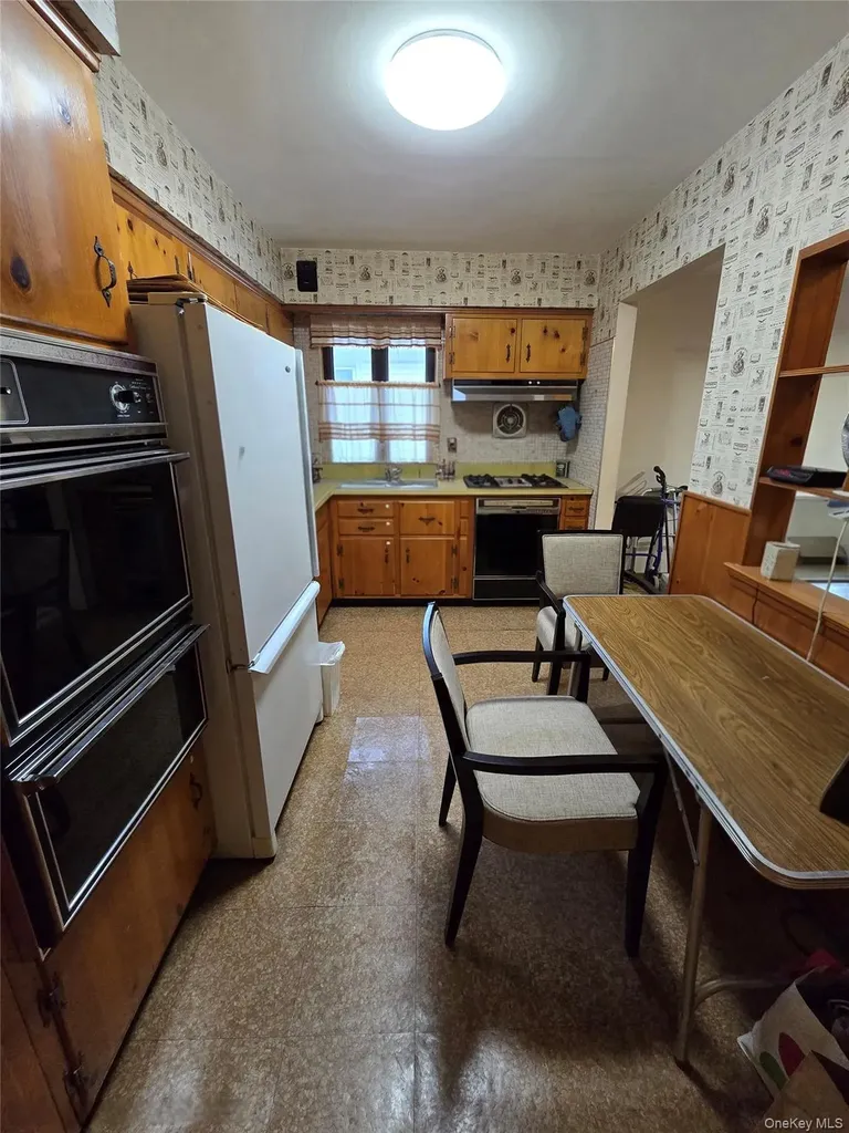 15520 Killarney Street Howard Beach NY 11414