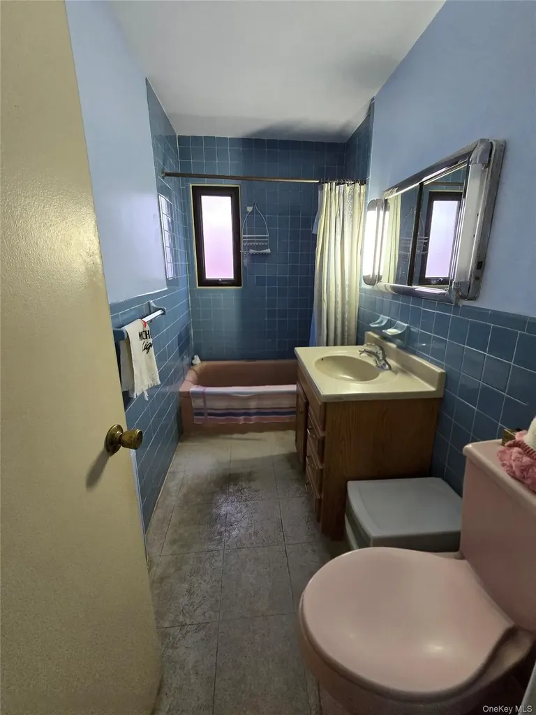 15520 Killarney Street Howard Beach NY 11414