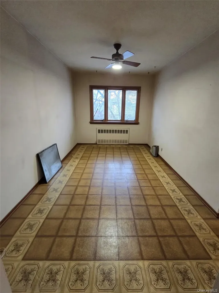 15520 Killarney Street Howard Beach NY 11414