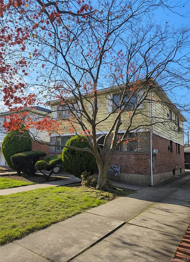 15520 Killarney Street Howard Beach NY 11414