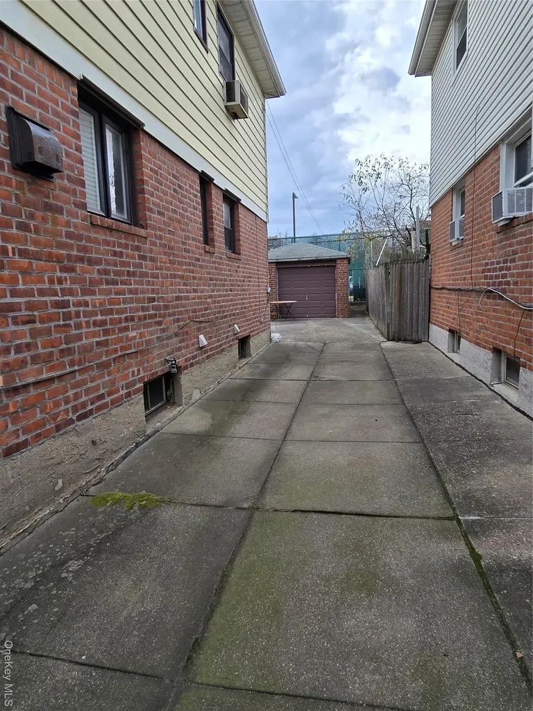 15520 Killarney Street Howard Beach NY 11414