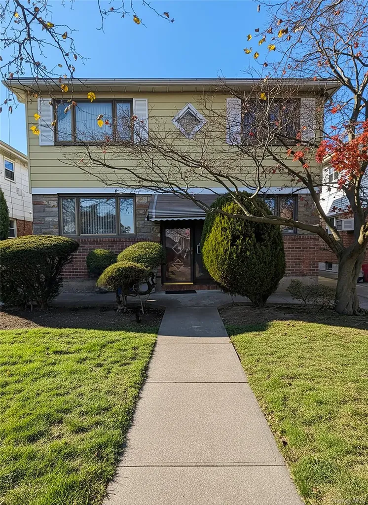 15520 Killarney Street Howard Beach NY 11414