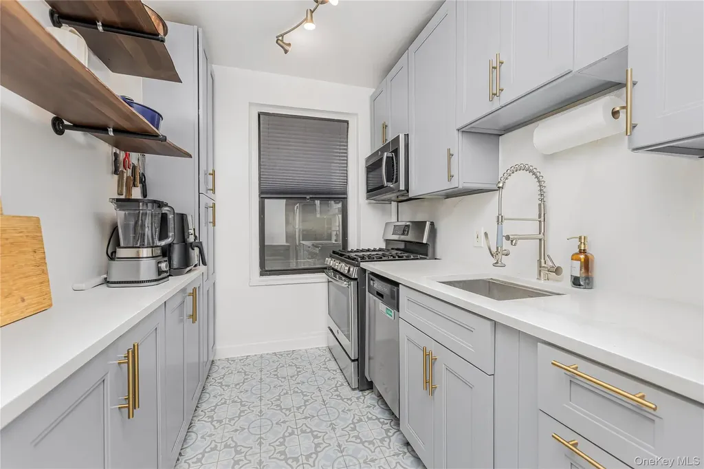 306 E Mosholu Parkway S Bronx NY 10458