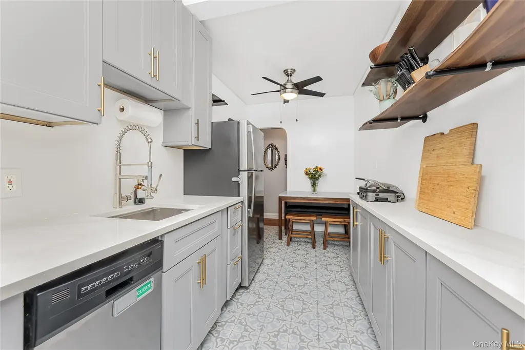 306 E Mosholu Parkway S Bronx NY 10458