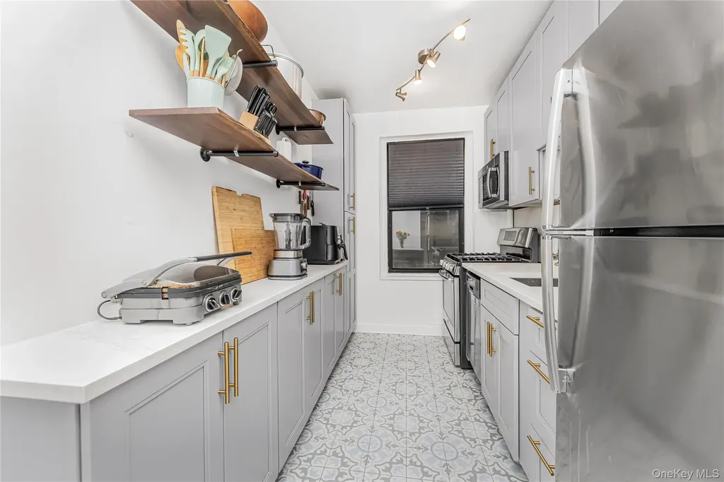 306 E Mosholu Parkway S Bronx NY 10458