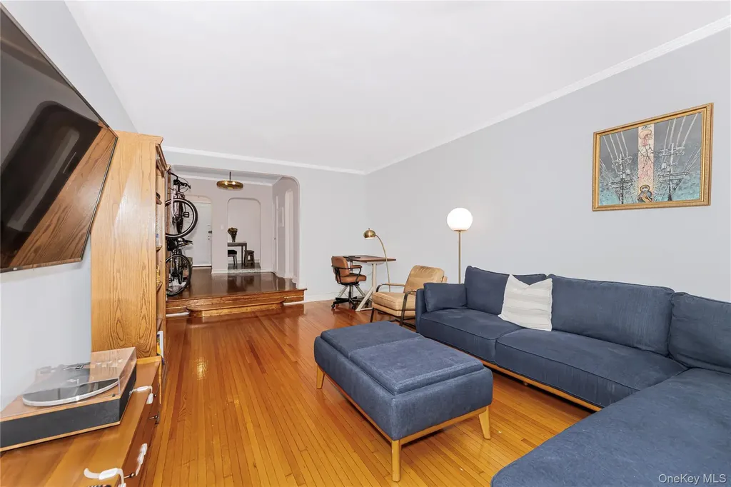 306 E Mosholu Parkway S Bronx NY 10458