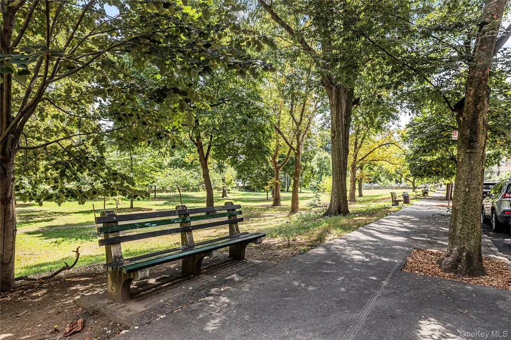 306 E Mosholu Parkway S Bronx NY 10458