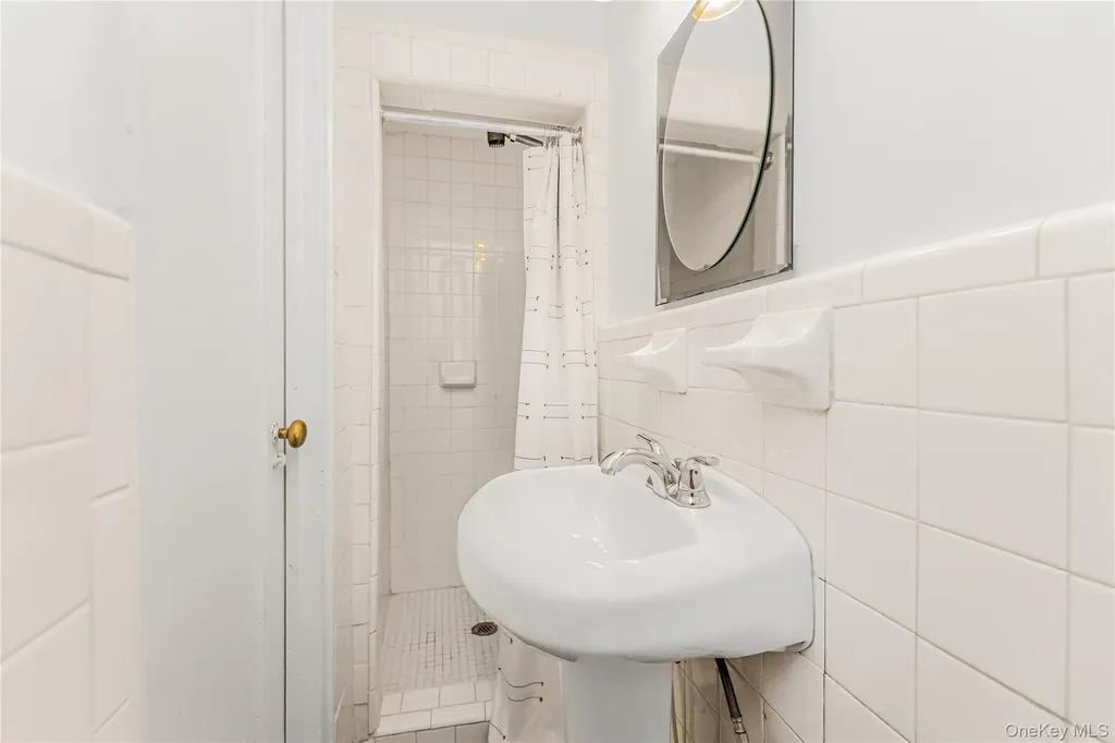 306 E Mosholu Parkway S Bronx NY 10458