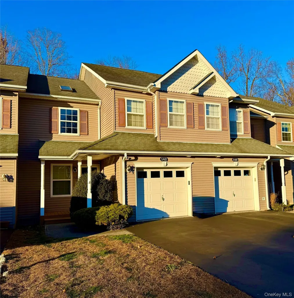 142 Pinebrook Drive Hyde Park NY 12538