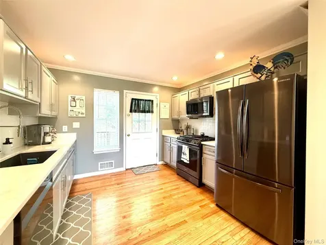 142 Pinebrook Drive Hyde Park NY 12538