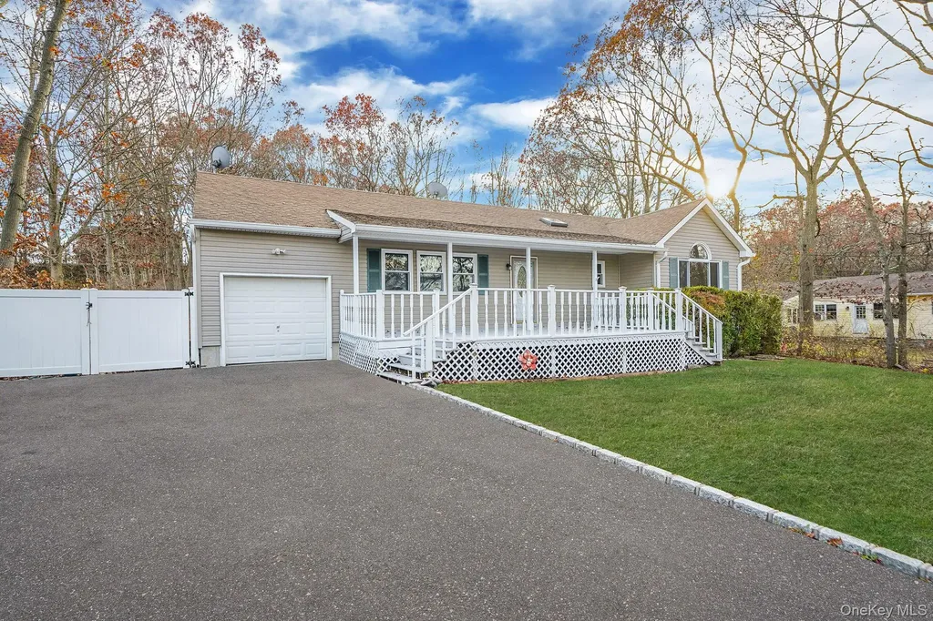 14 Clearview Selden NY 11784