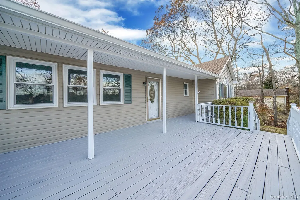14 Clearview Selden NY 11784