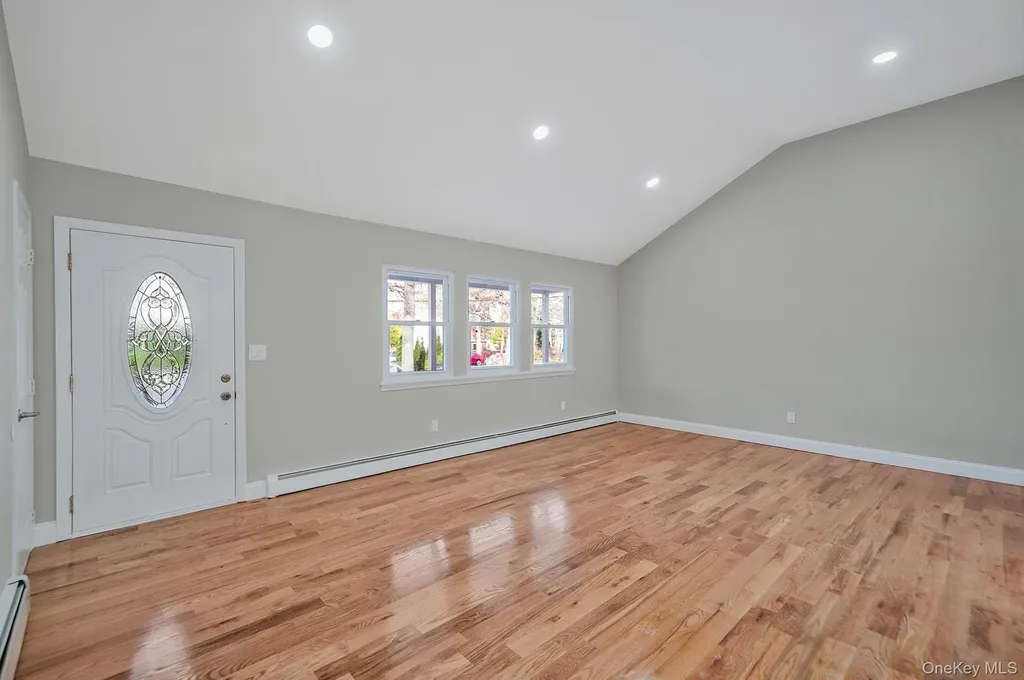 14 Clearview Selden NY 11784