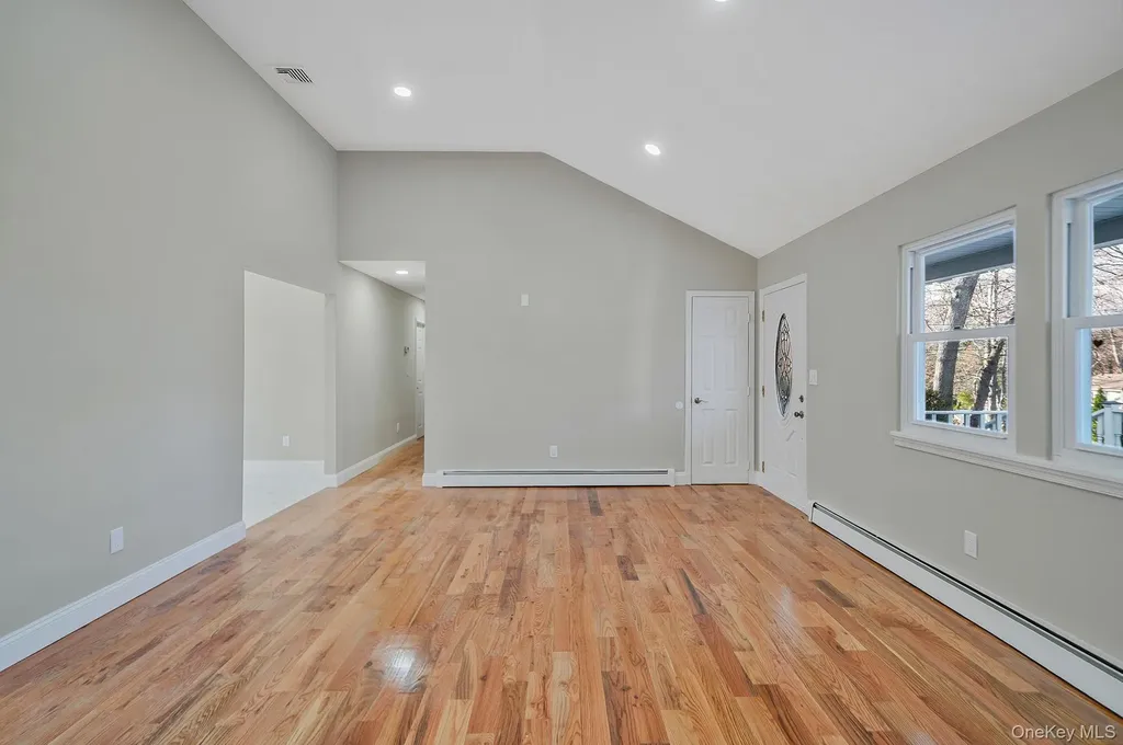 14 Clearview Selden NY 11784