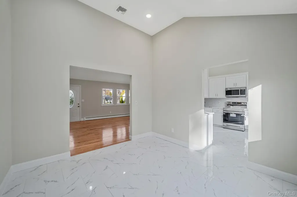 14 Clearview Selden NY 11784