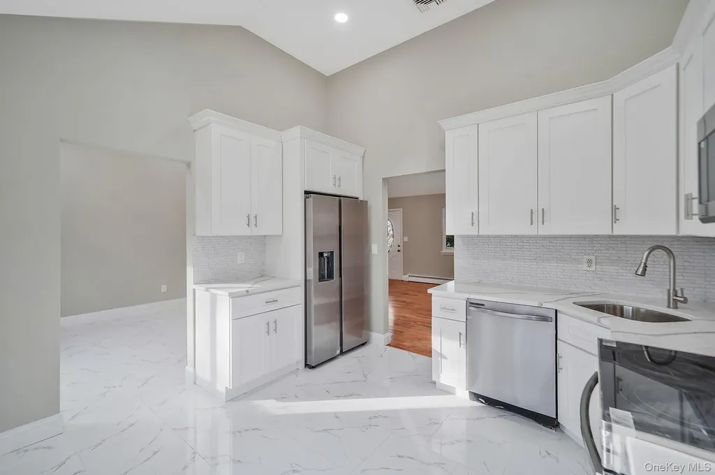14 Clearview Selden NY 11784