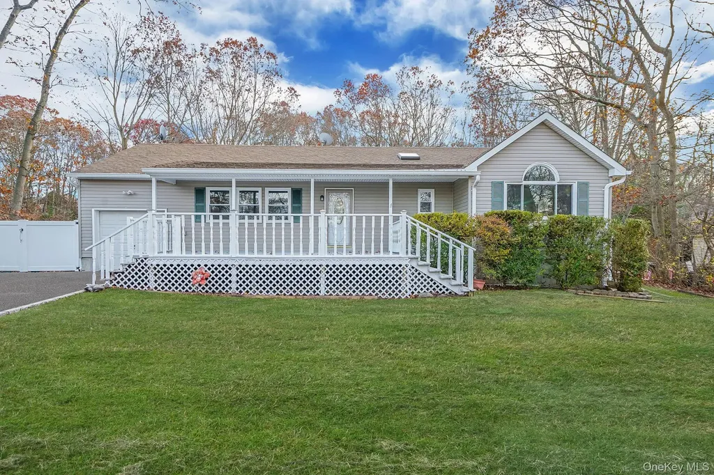 14 Clearview Selden NY 11784