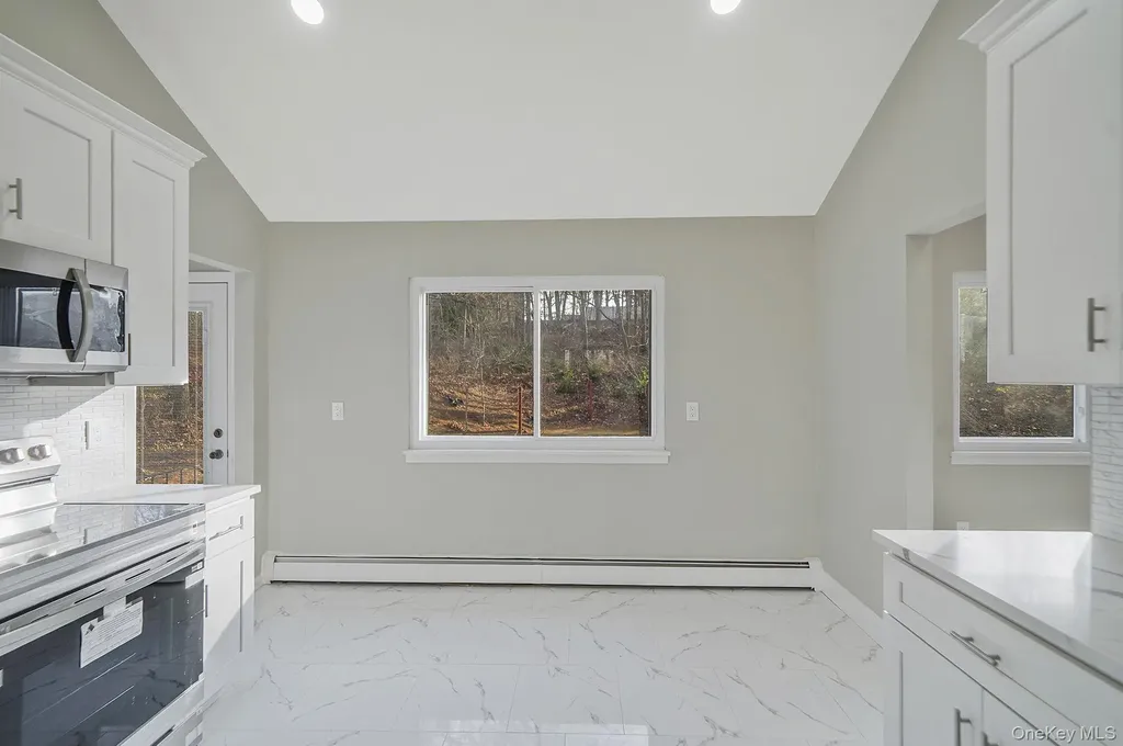 14 Clearview Selden NY 11784