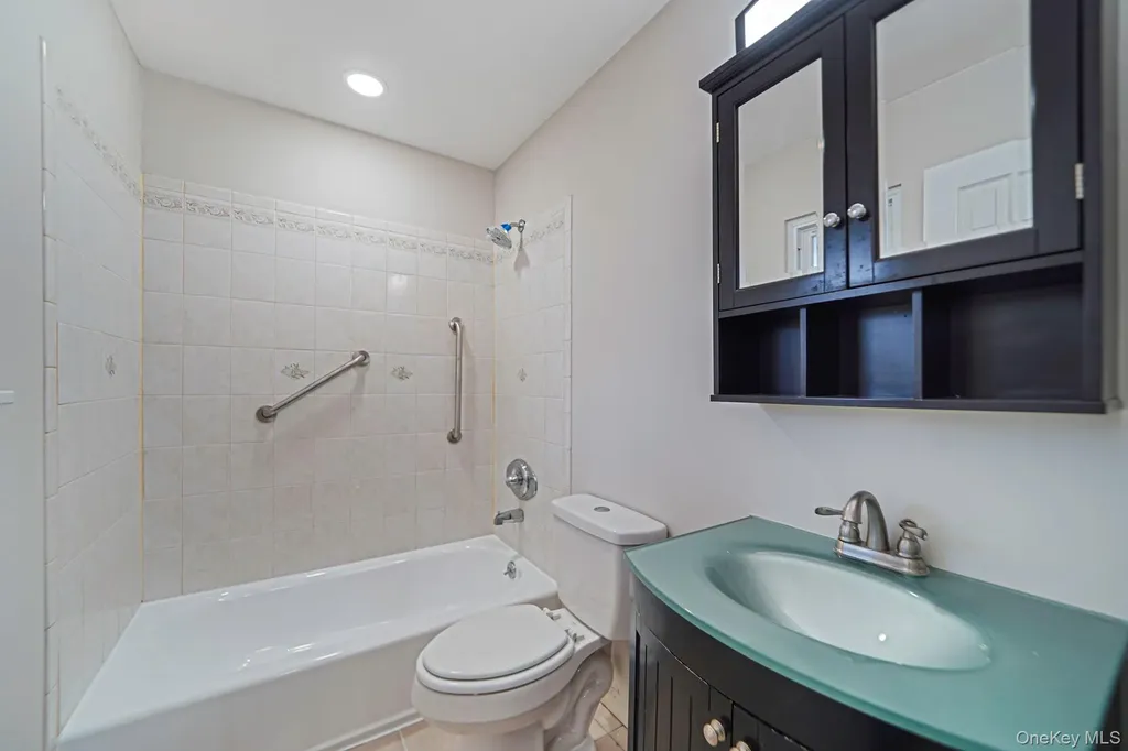 14 Clearview Selden NY 11784