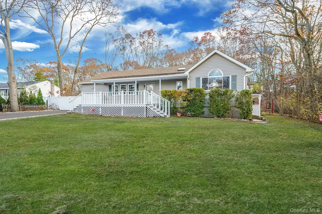 14 Clearview Selden NY 11784
