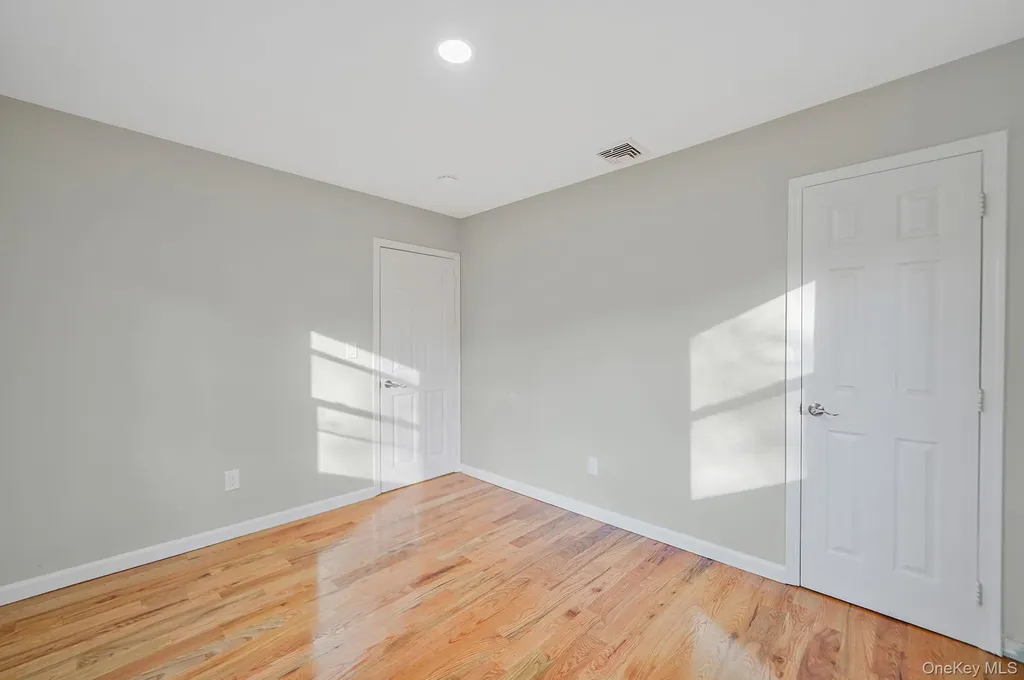14 Clearview Selden NY 11784