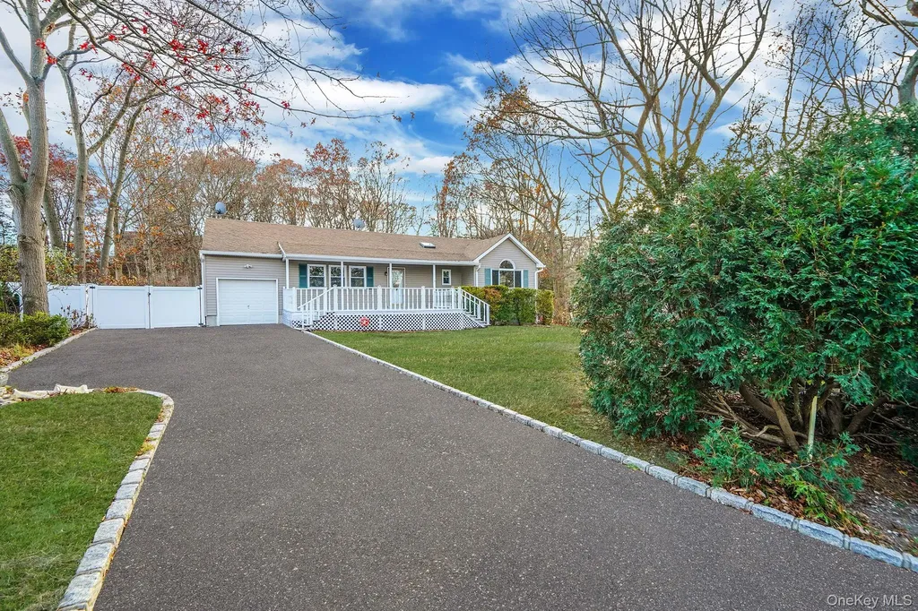 14 Clearview Selden NY 11784